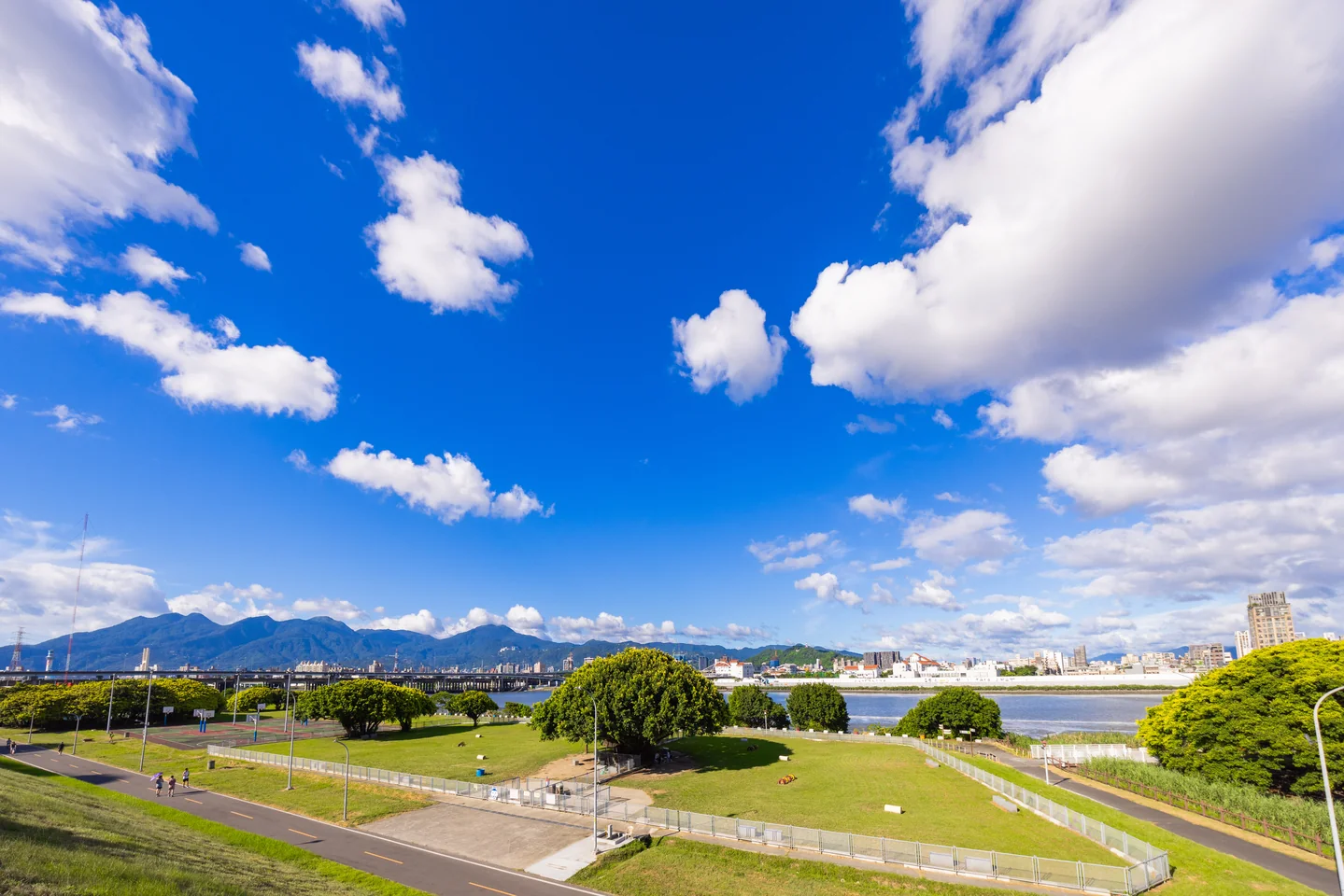 河濱運動空間與藍天